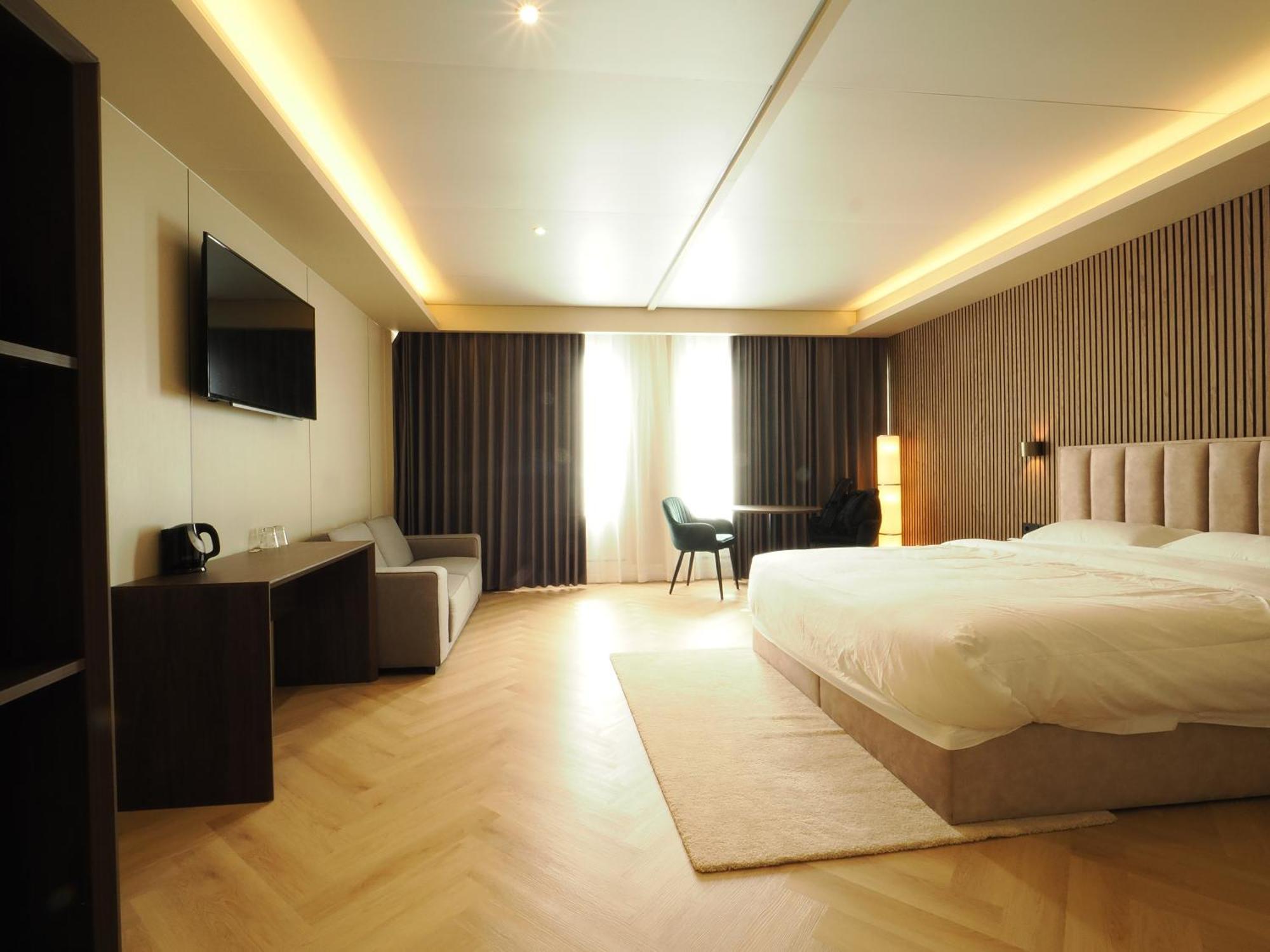 Tung Hotel Zeewolde Bagian luar foto