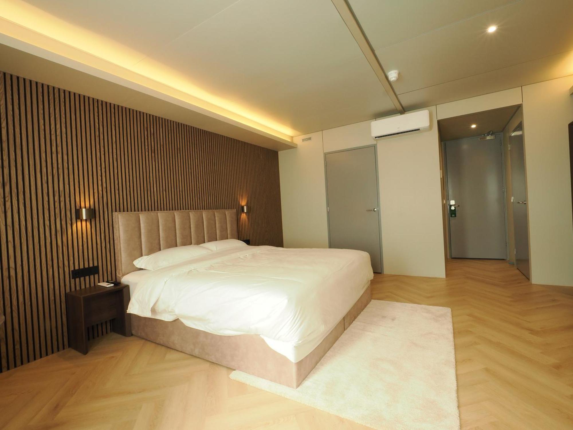Tung Hotel Zeewolde Bagian luar foto