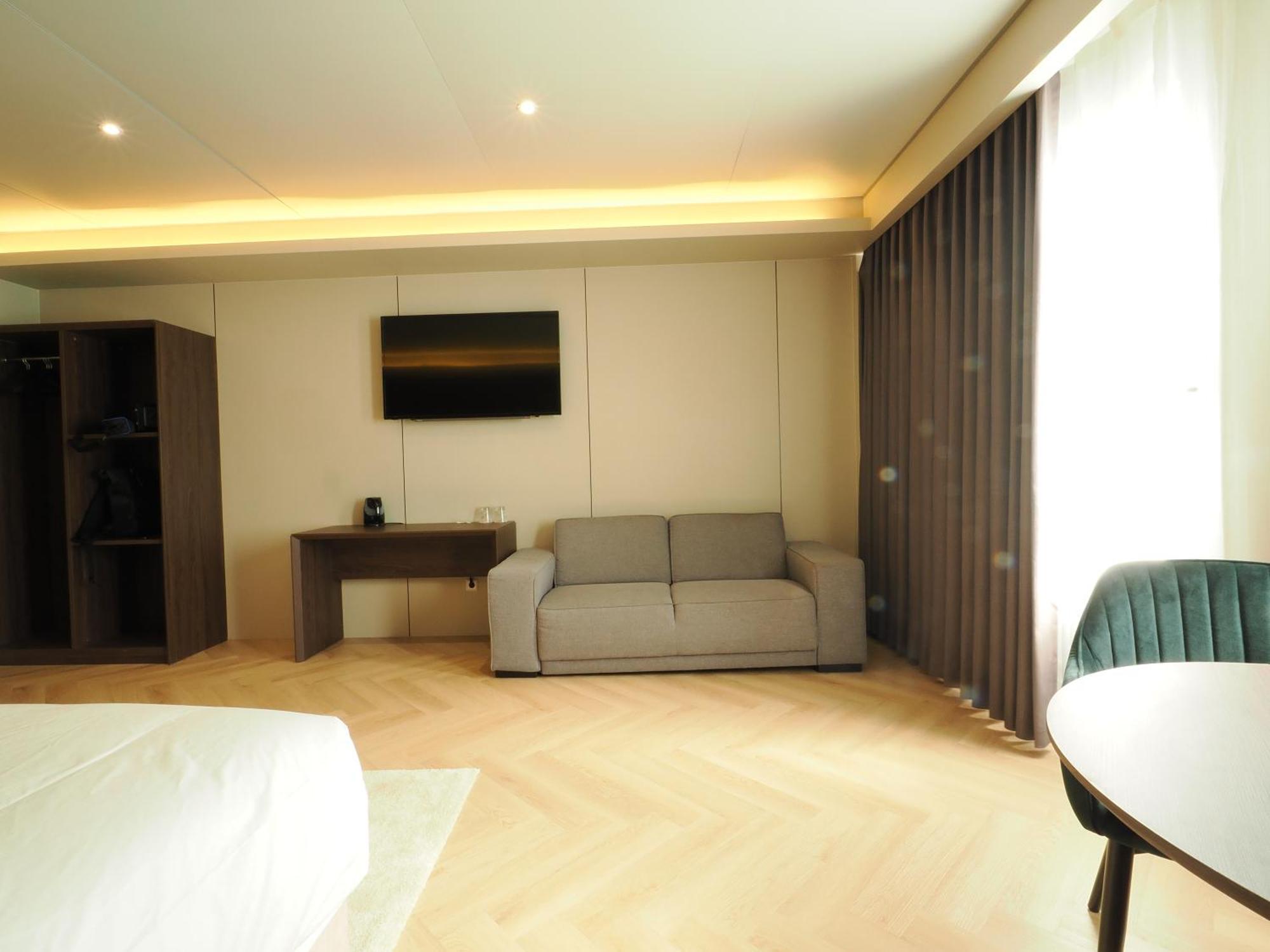 Tung Hotel Zeewolde Bagian luar foto